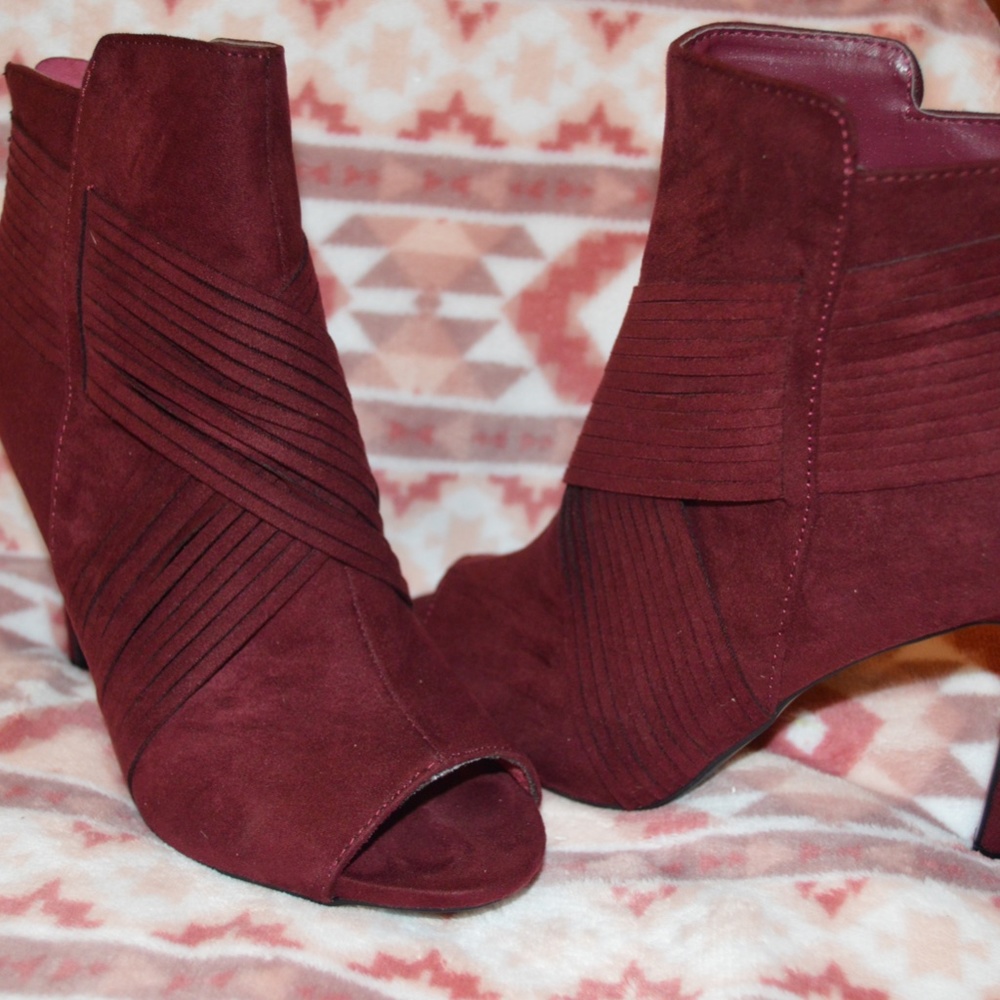 Open toed high heel bootie
